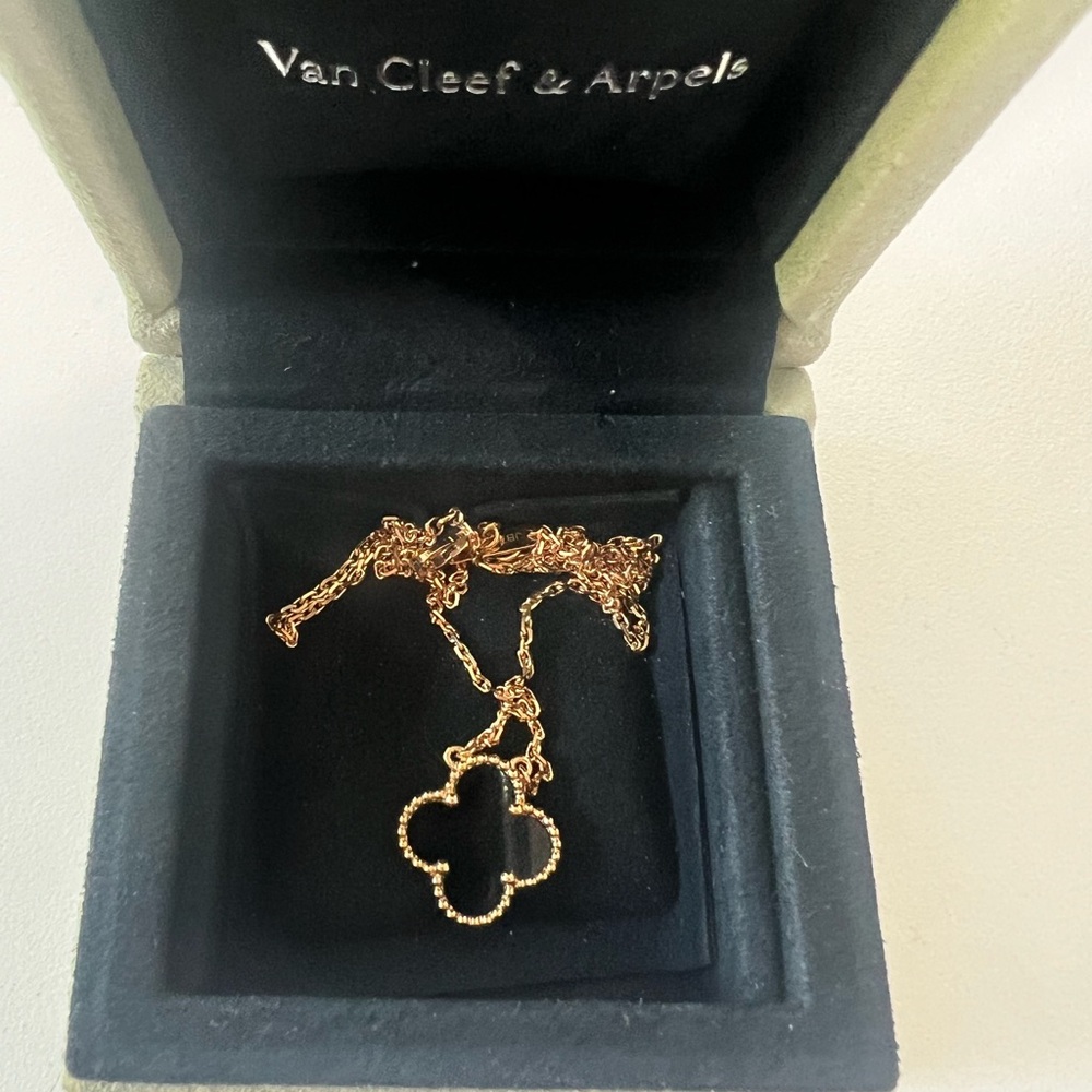 Van cleef & Arpels Vintage Alhambra pendant onyx
